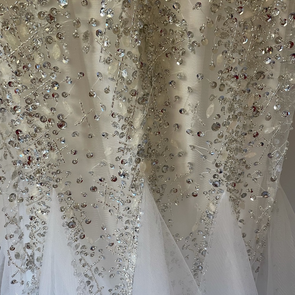 WHITE GOWN WITH SILVER AND CLEAR RHINESTONES women’s sz. 4 - Picture 6 of 14